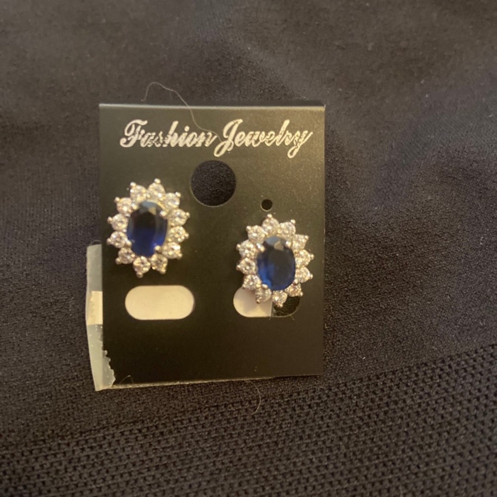 NWT faux sapphire surrounded by CZs